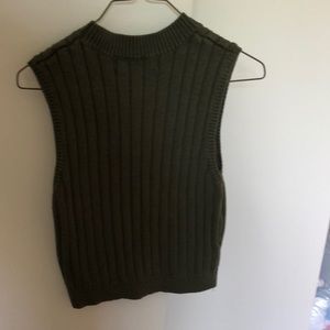 Green form fitting crop top